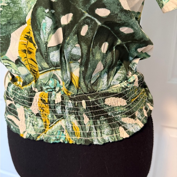 Sunburnt kiss green pattern top - Picture 5 of 8